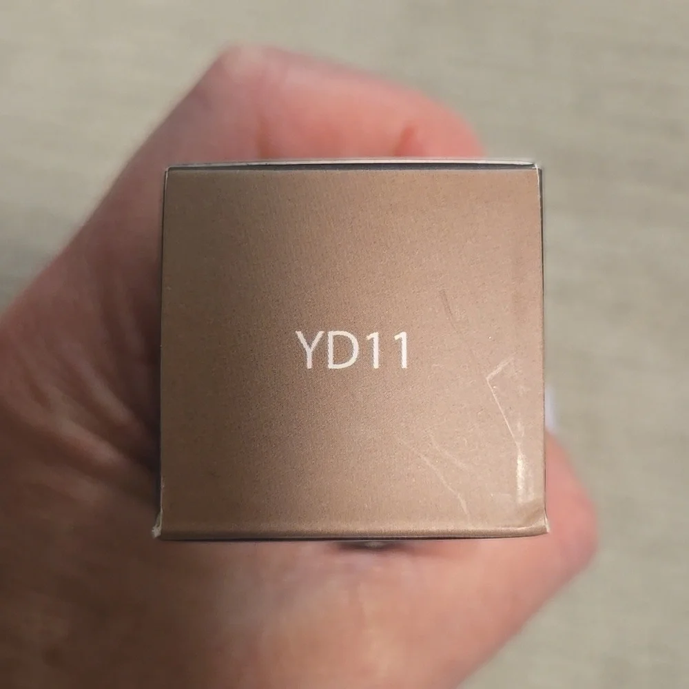 NIB Doucce Cache Creme Satin Foundation YD11